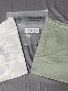 Belle by Kim Gravel 4X Plus 2 Pack Tops T Shirts Green Solid Gray Camo Stretch